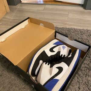 Jordan 1 Mid SE White/Hyper Royal-Black